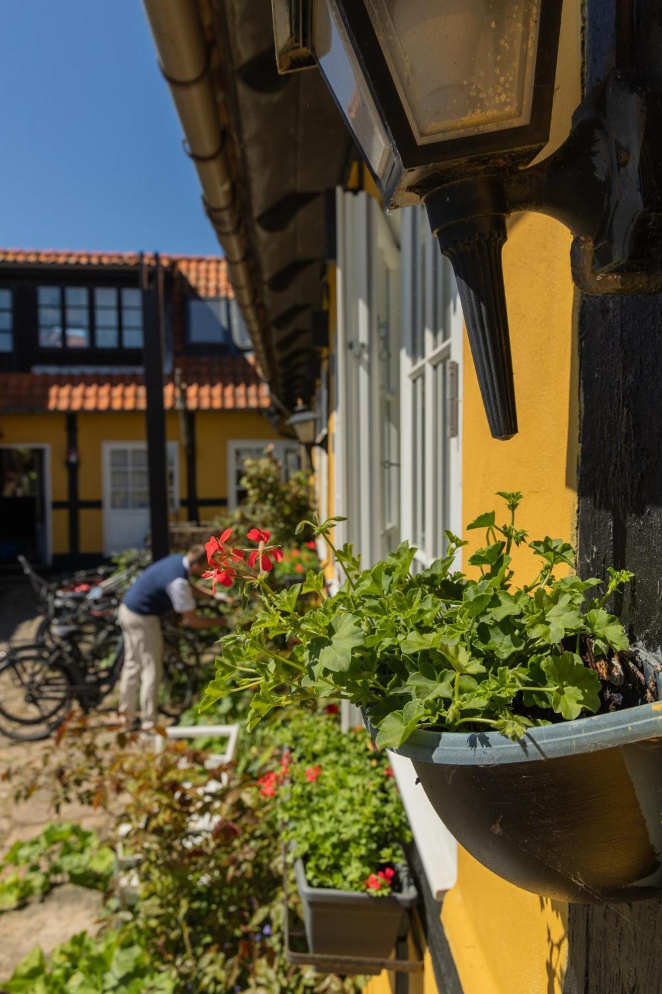 Pension Slaegtsgaarden Allinge-Sandvig Exterior photo